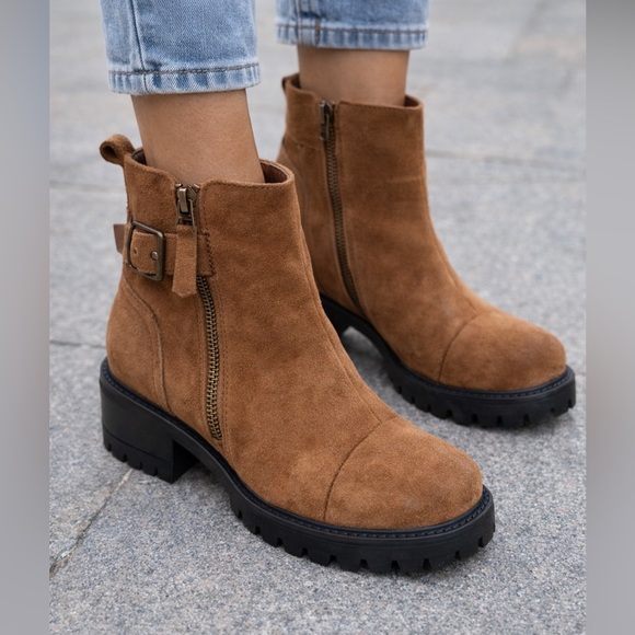 W D COLLECTION Shoes - W D Collection Brown Suede Ankle Boots Lug Sole Buckle Size 6